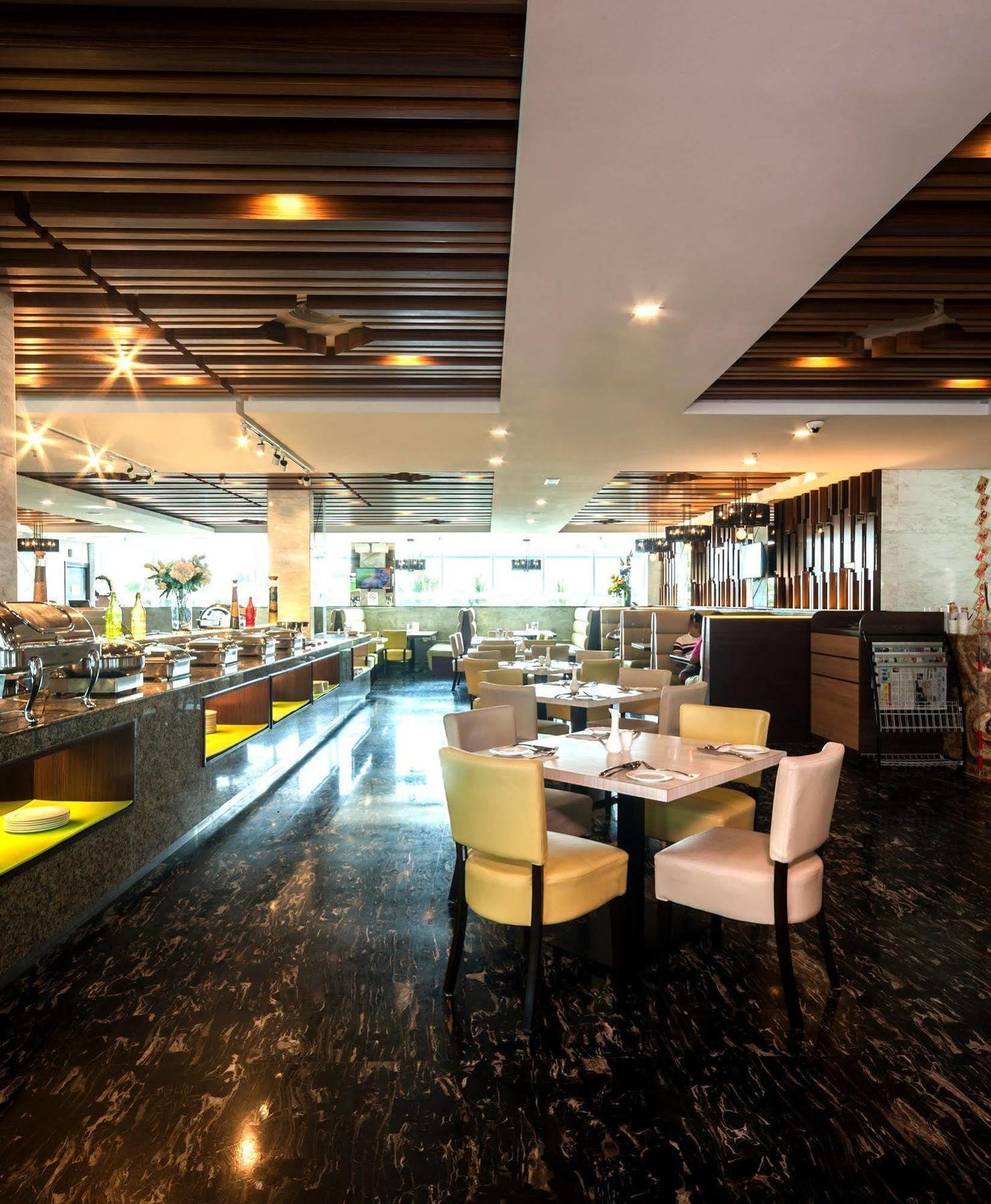Promenade Hotel בינטולו מראה חיצוני תמונה
