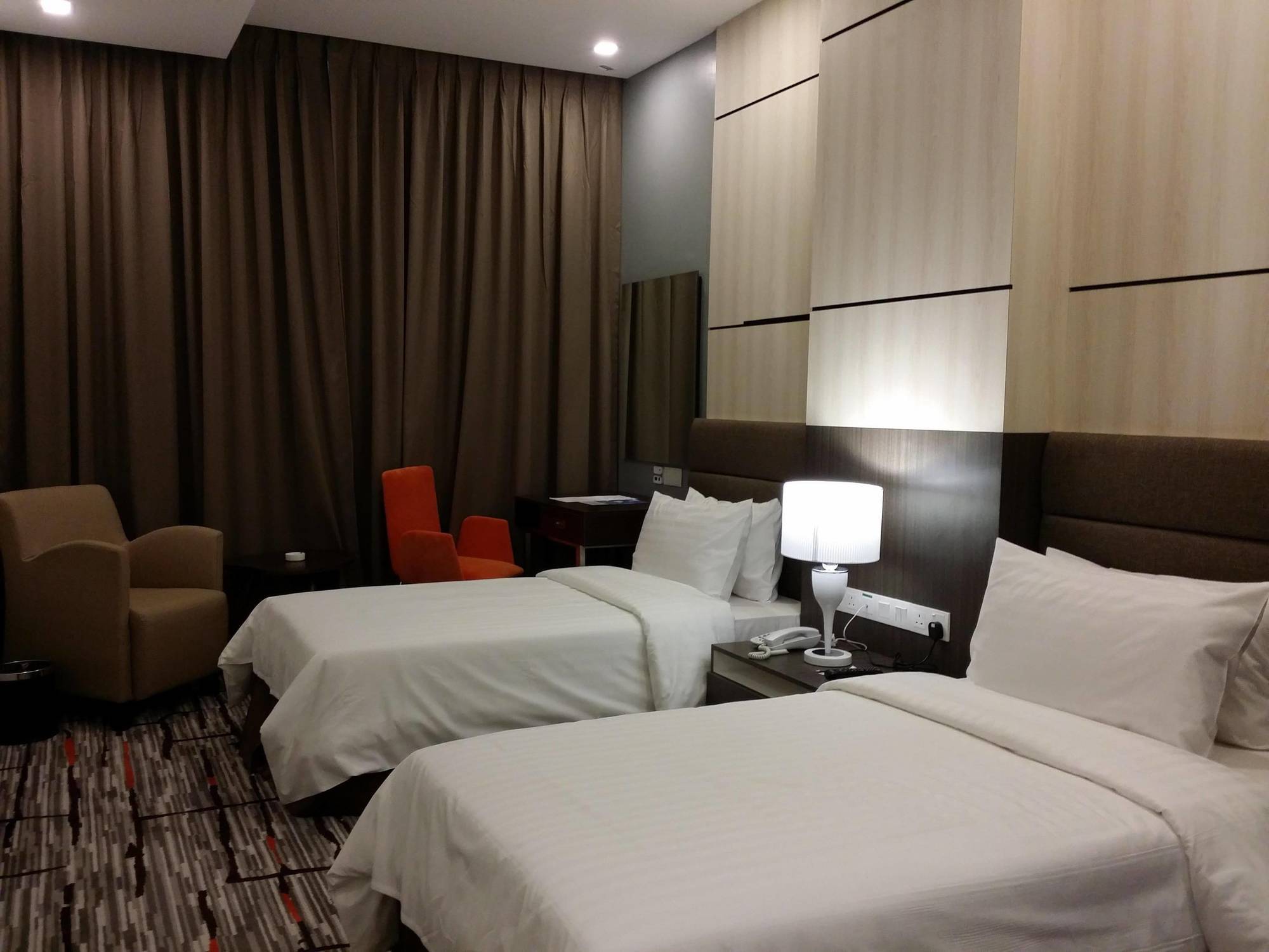 Promenade Hotel בינטולו מראה חיצוני תמונה