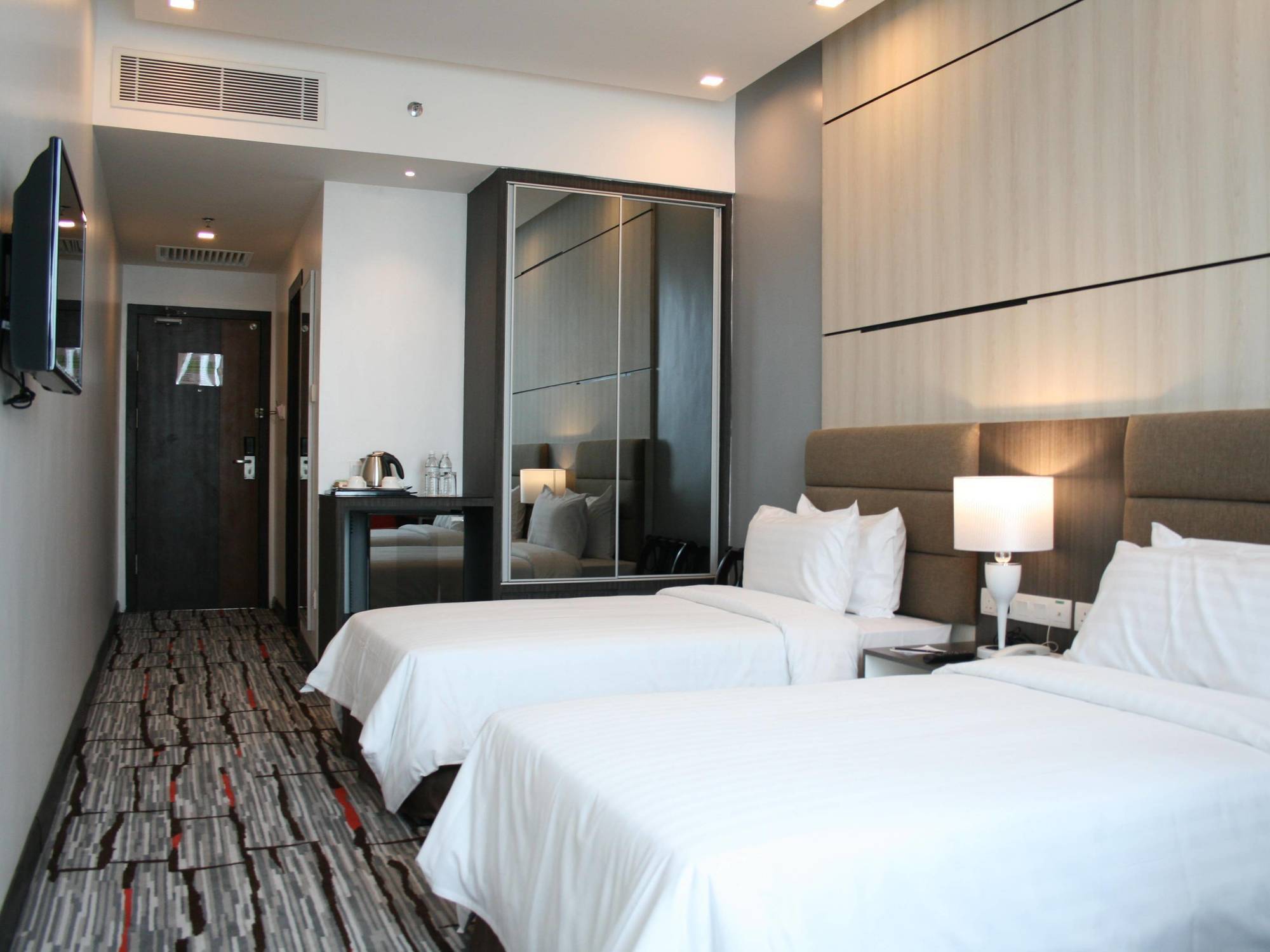 Promenade Hotel בינטולו מראה חיצוני תמונה