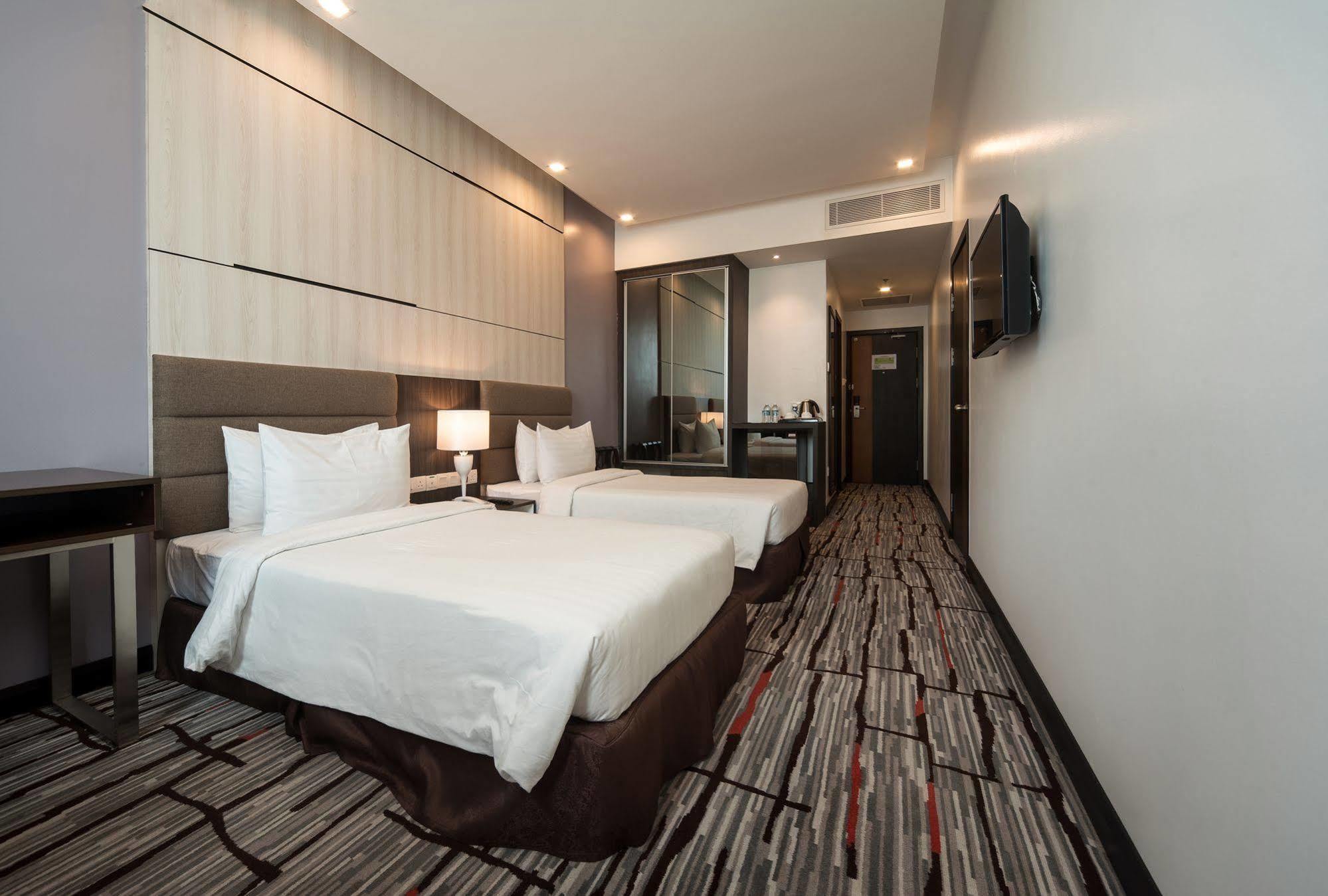 Promenade Hotel בינטולו מראה חיצוני תמונה