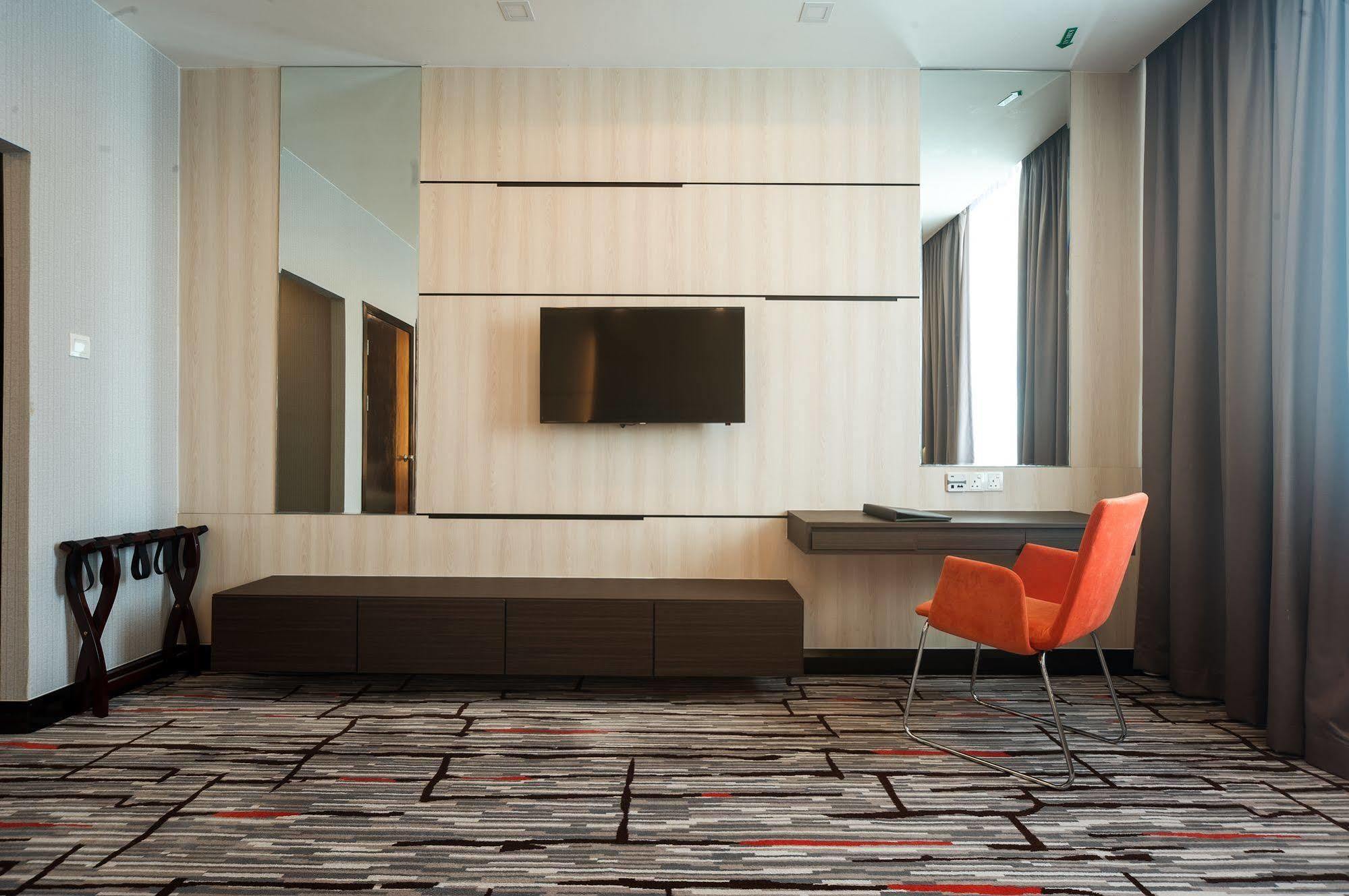 Promenade Hotel בינטולו מראה חיצוני תמונה