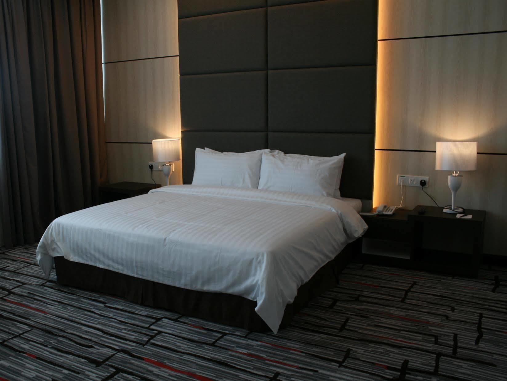 Promenade Hotel בינטולו מראה חיצוני תמונה