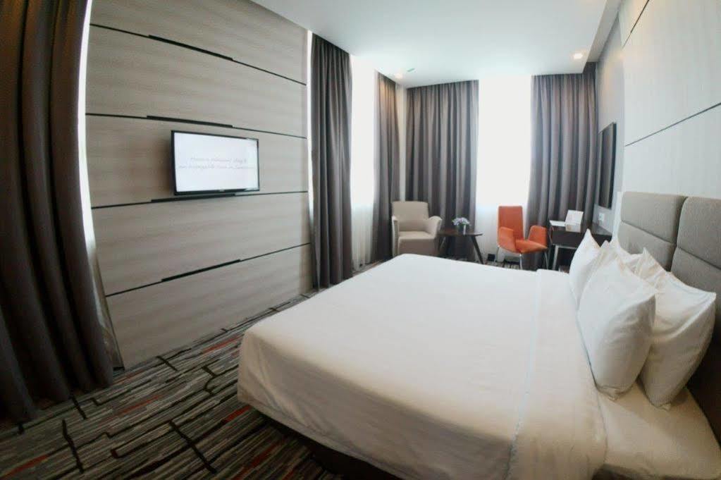 Promenade Hotel בינטולו מראה חיצוני תמונה